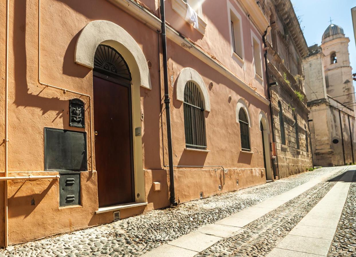 Suite Home Al Centro Di Sassari Buitenkant foto