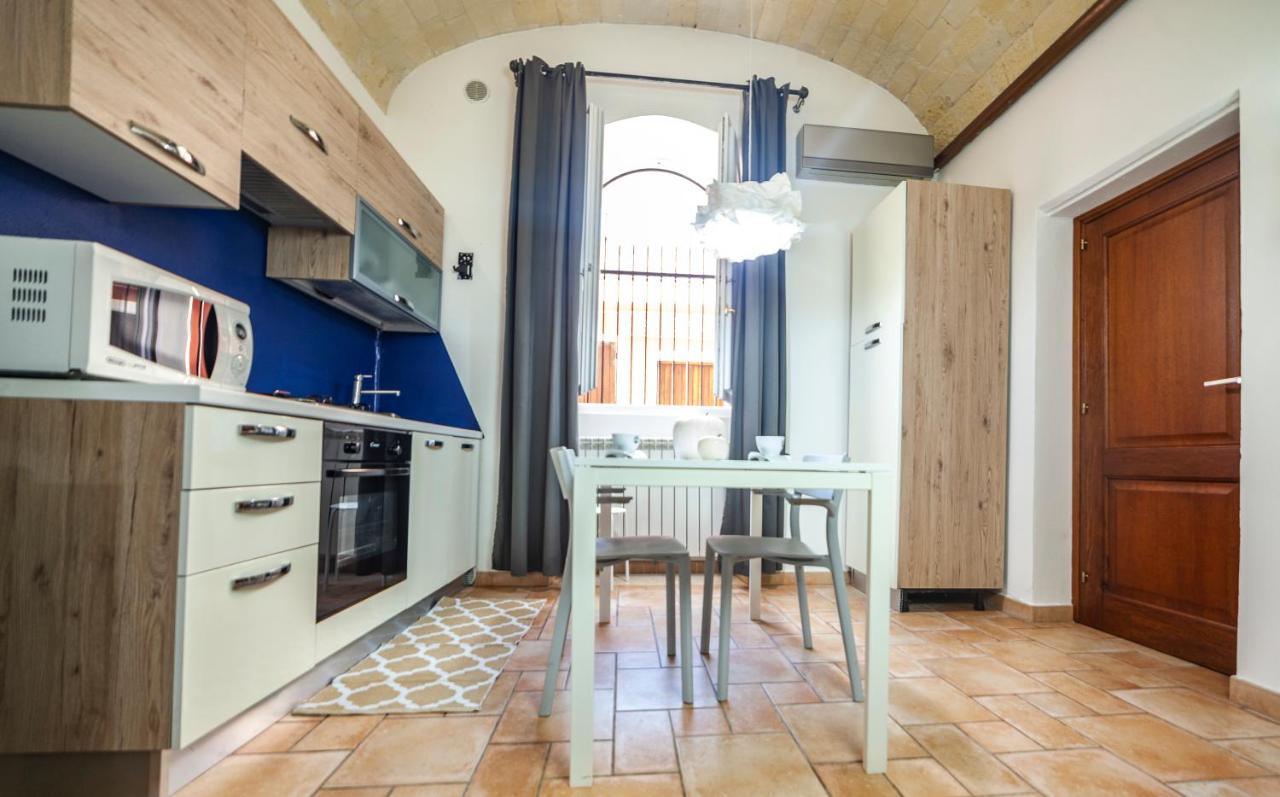 Suite Home Al Centro Di Sassari Buitenkant foto