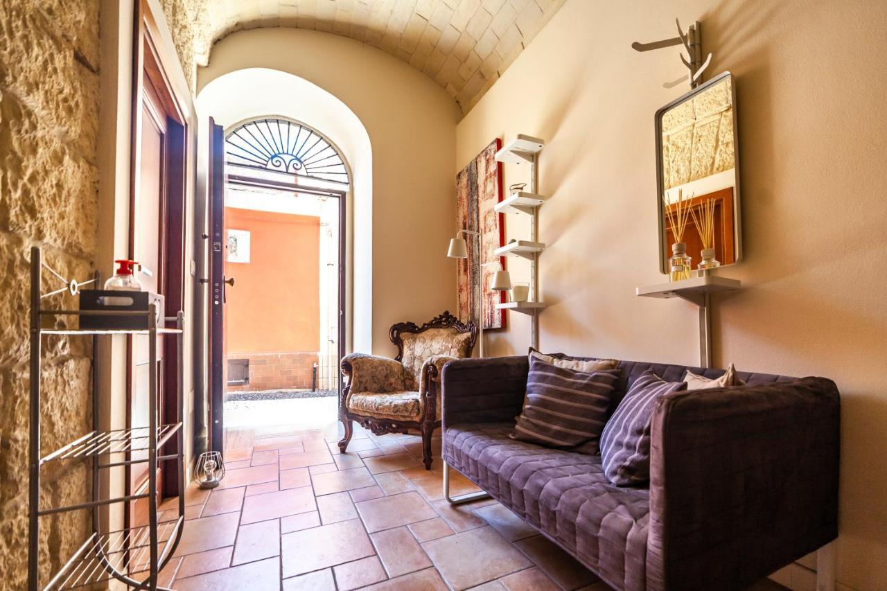 Suite Home Al Centro Di Sassari Buitenkant foto